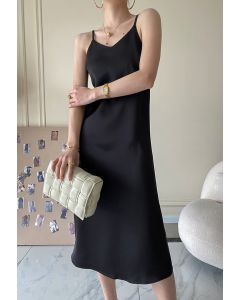 Glänzendes Cami-Kleid aus Satin in Schwarz
