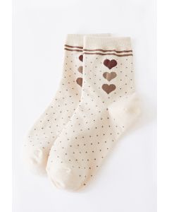 Cremige Crew-Socken mit gepunkteten Herzen