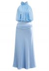 Anmutiges Neckholder-Kleid aus Chiffon und Satin in Blau