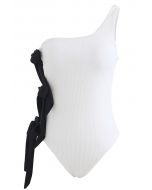 Schleifenknoten Seite Eine Schulter Badeanzug in Weiß