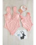 Solider Badeanzug mit rosa Rüschendetails für Mama und Kinder