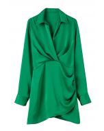 Satin-Hemdkleid mit V-Ausschnitt und Rüschen vorne in Grün