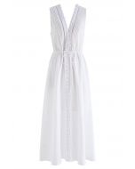 Ärmelloses Kleid mit V-Ausschnitt und Knöpfen in Weiß