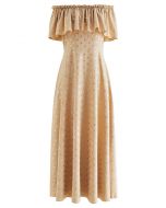 Goldgepunktetes, schulterfreies Overlay-Kleid mit Rüschen in Aprikose