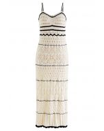 Cami-Kleid aus ausgehöhltem Strick mit kontrastierenden Linien