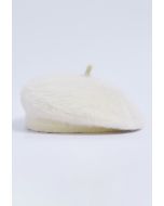 Ultraweiche, flauschige Baskenmütze in reiner Farbe in Creme