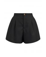 Shorts mit Seitentaschen und goldenem Knopf in Schwarz