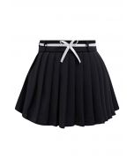 Plissierter Mini-Skort mit Schleife in Schwarz