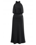 Anmutiges Neckholder-Kleid aus Chiffon und Satin in Schwarz