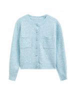 Toasty – Strickjacke mit aufgesetzten Taschen und Knöpfen in Babyblau