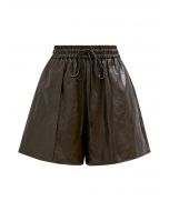 Urban Chic – Shorts aus Kunstleder mit Kordelzug in Schokolade