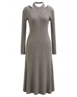 Midikleid aus Rippstrick mit Cut-out-Ausschnitt in Taupe