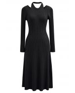 Midikleid aus Rippstrick mit Cut-out-Ausschnitt in Schwarz