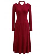 Rotes Midikleid aus Rippstrick mit Cut-out-Ausschnitt