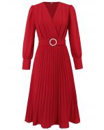 Graceful Pleats – Midikleid mit Wickeloptik und Gürtel in Rot