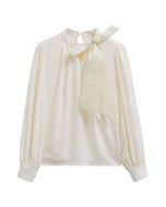 Perlmuttfarbenes Satin-Top mit Schleife aus Organza in Creme