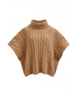 Warmer Rollkragen-Cape-Pullover mit Zopfmuster in Camel