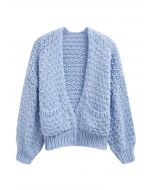 Grob gestrickter Cardigan mit aufgesetzten Taschen und offener Vorderseite in Babyblau