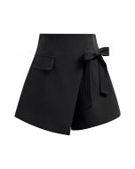 Statement-Mini-Skorts mit Schleife und Klappe in Schwarz