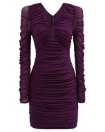 Illusion Plum – Minikleid mit gerüschten transparenten Ärmeln