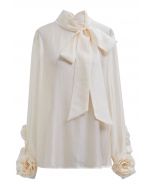 Transparentes Top mit Schleifenausschnitt, Rosenmanschetten und Blumenmuster in Creme